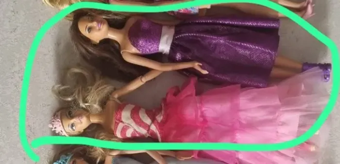 2 Barbies