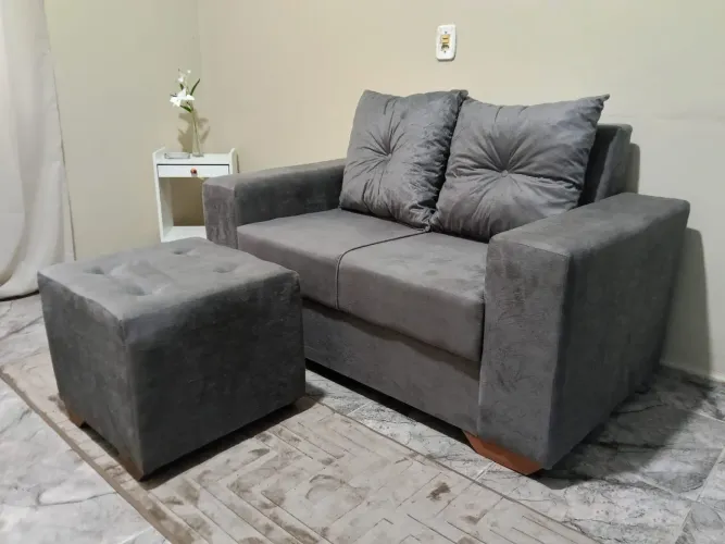 Sofá coliseu 2 lugares, 2 almofadas, 1 puff grande. Top de linha