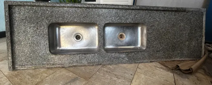PIA DE GRANITO COM DUAS CUBAS