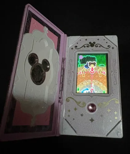 Disney Dream Passport + Brinde (Tamagotchi/Vpet/Brinquedo eletrônico)