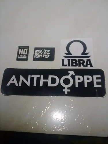 Kit adesivos surf skate entre outros diversos 