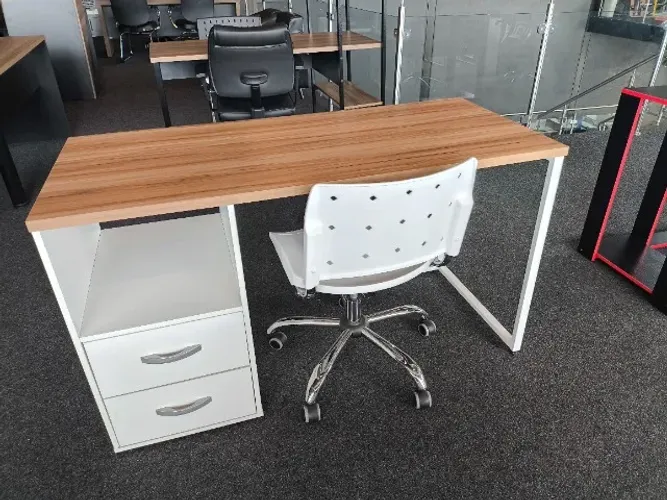 Mesa de Escritório Escrivaninha com 2 Gavetas e Nichos - 0,75x1,35x0,60cm - (ENTREGAMOS)!!