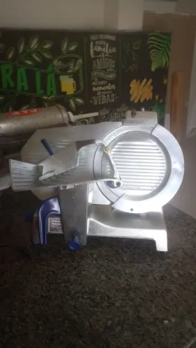 Máquina de cortar frios GURAL
