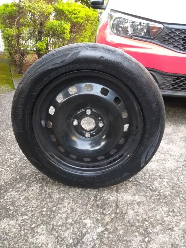 VENDO RODA DE FERRO ARO 15 COM PNEU RUIM. MAIS A RODA ESTÁ BOA!