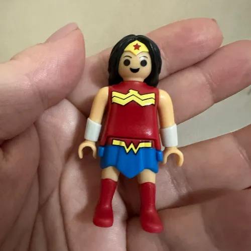 Kinder Ovo DC - Mulher Maravilha