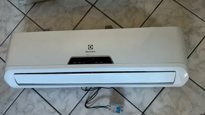 Vendo Split de marca Eletrolux 12.000 btus