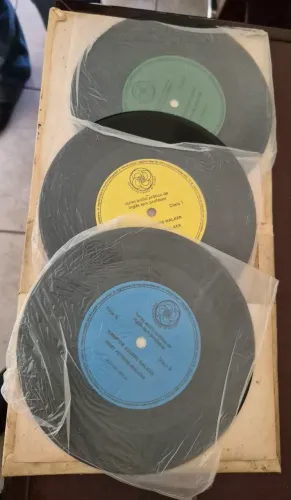 Álbum Vintage 3 Compactos Coloridos - Curso Áudio Prático de Inglês sem Professor