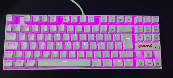 Teclado Mecânico Redragon Kumara K552W-RGB Branco Switch Red