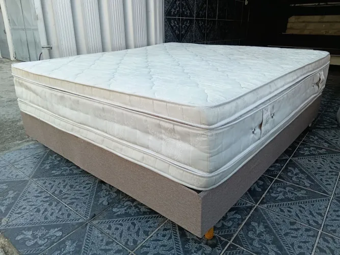 Cama king seminova