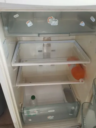 Geladeira Consul aquarela usada . Excelente para área de serviço