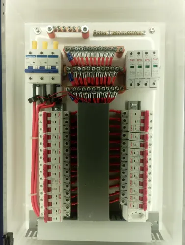 Quadro de distribuição trifásico