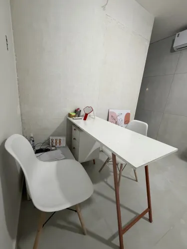 Mesa e cadeiras