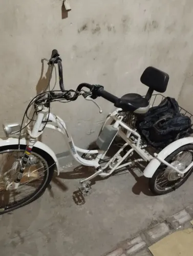 Vendo triciclo elétrico para arrumar marca ecostart