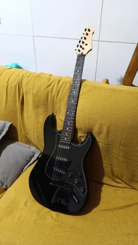 Guitarra Stratocaster Semi Nova