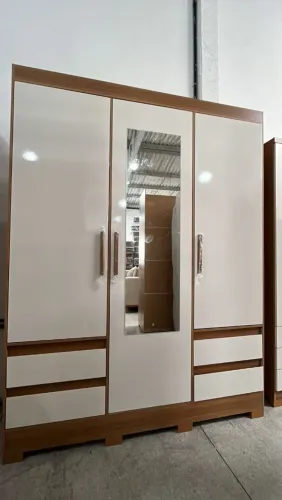 Roupeiro 3 portas com espelho Casal À Pronta entrega