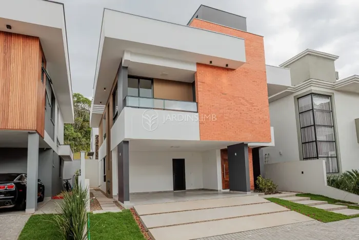 CASA NO CONDOMÍNIO FECHADO QUINTE ESSENCE