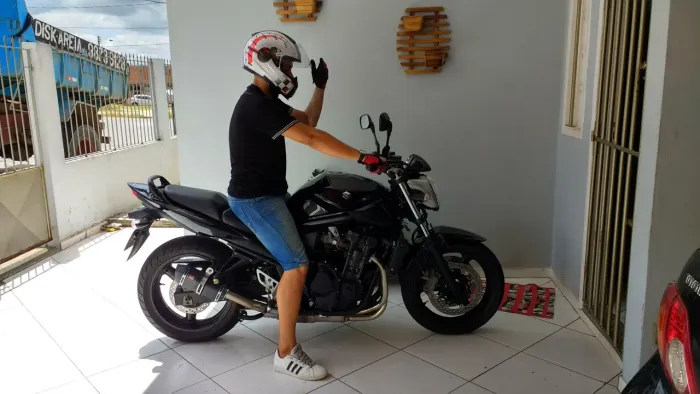 Vendo moto de procedência