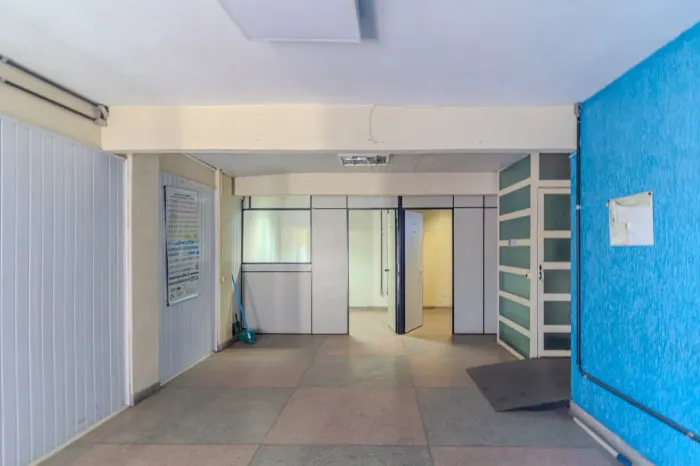 Prédio comercial na Rua Doutor Oscar Cunha Correia, 112 370 m²