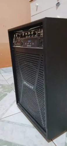 Caixa amplificada semi nova 