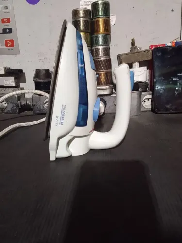 Ferro de passar Roupa Pequeno Bivolt