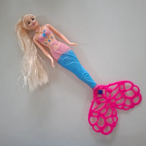 Boneca Sereia com Calda Articulada