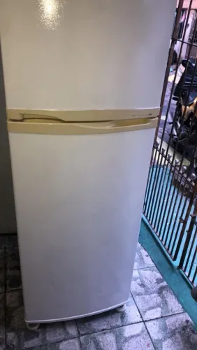 Vendo Geladeira Cônsul duas portas frost free Valor R$ 650 Chamar  WatsApp *
