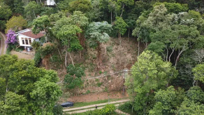 Terreno de 1.782m² à venda em Araras - Petrópolis - RJ