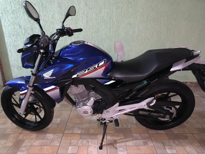 CB Twister 2022 azul caraiva