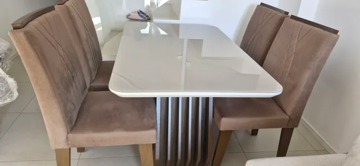Jogo sala de jantar com 4 cadeiras