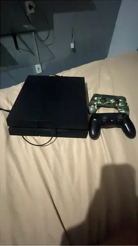 PS4 com 2 controles