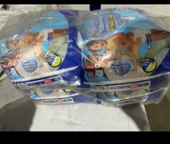 1 Fardo de fraldas com 4 pcts-calça MamyPoko Superproteção tamanho XG com 24