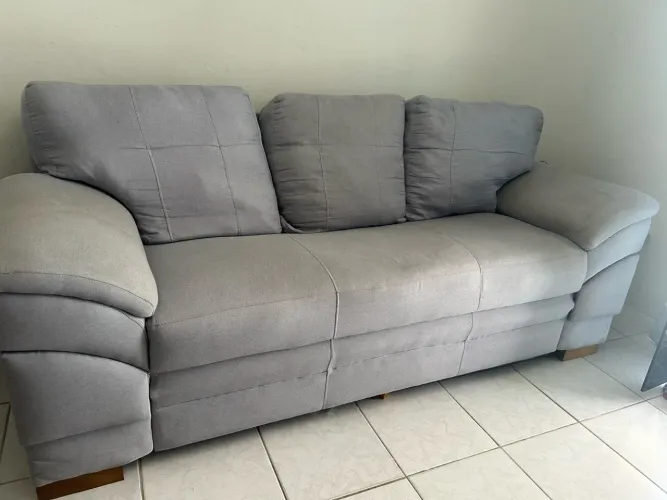 Sofá três lugares