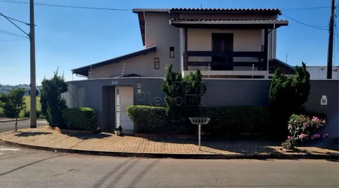 Sobrado à venda com 5 quartos no Jardim Regina, em Indaiatuba