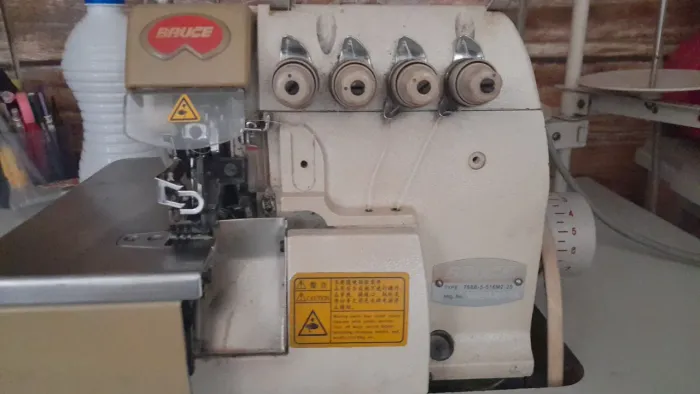 Maquina de costura interlock 5 fios