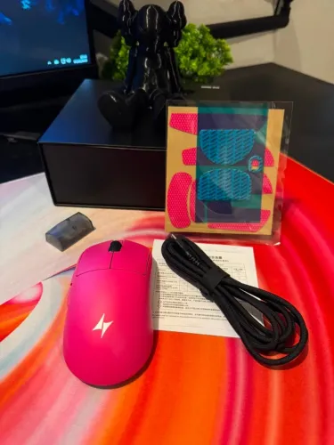 ATK Dragonfly A9 Ultimate PINK NOVO (PAW 3950 / 8K / 800h Bateria)