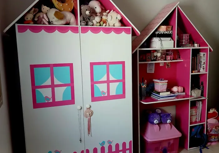 Conjunto de quarto Casinha: Guarda-Roupa + Escrivaninha/Penteadeira