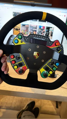 Volante Fanatec Porsche GT3 em camurça