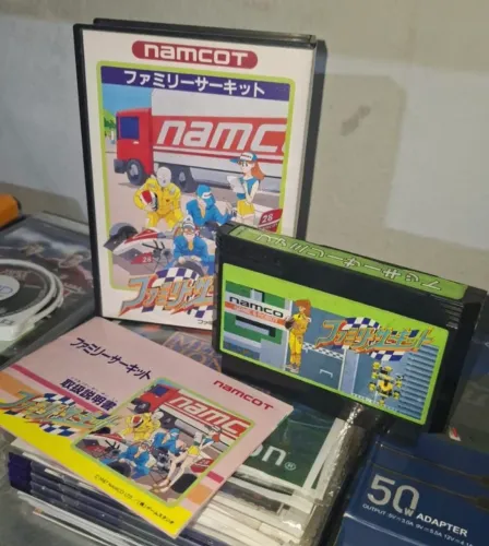 Jogo Family Circuit (Famicom/NES) - Completo com Caixa e Manual Original - Namcot