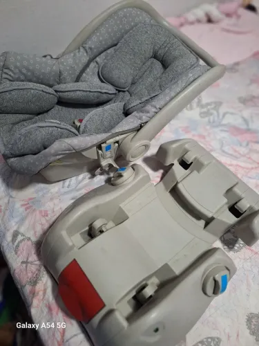 Bebê conforto com suporte pra carro