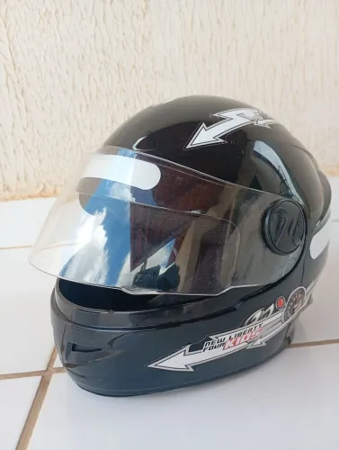 Vendo Capacete N. 54 pequeno semi novo