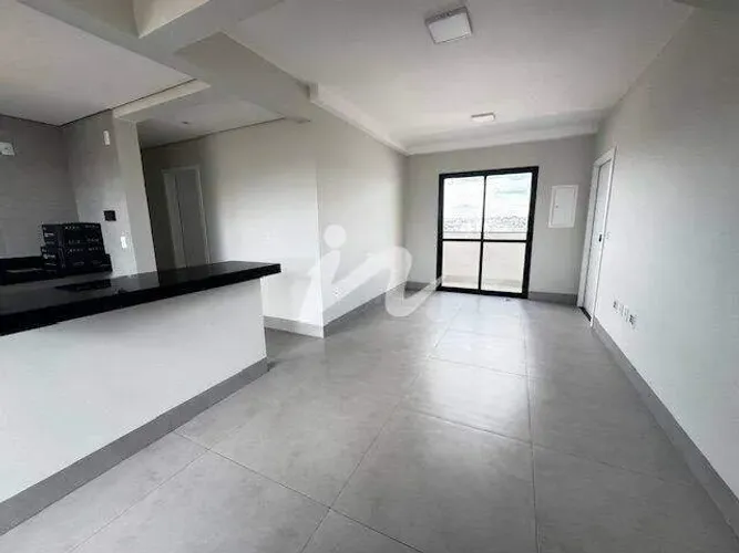 Cobertura à venda em Uberlândia (Santa Mônica) com 4 quartos, 2 suítes e piscina