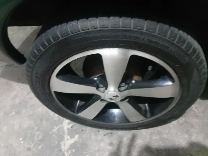 Rodas aro 15 com pneus seminova