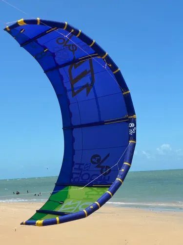 Kit Kitesurf North EVO 8m + Barra North + Trapézio Mystic + Prancha Airush