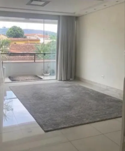 Vende -se tapete turco de 3,5 X 2,5 por um valor imperdível 