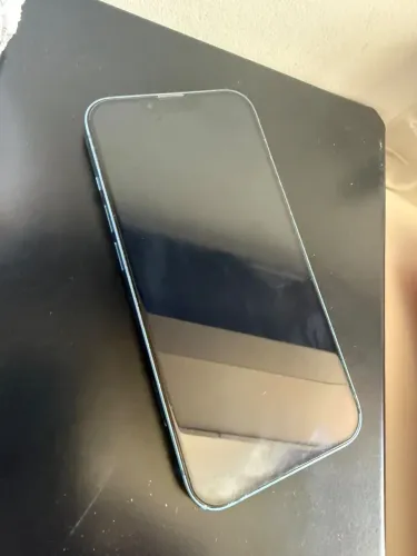 IPhone 13 praticamente novo o cabo do carregador nunca usado saúde da bateria 84