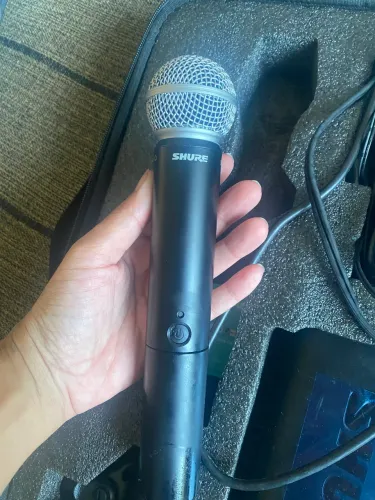 Microfone sem fio Shure com case 