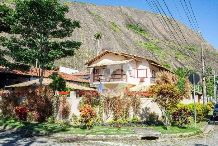 Casa com 3 dormitórios à venda, 206 m² por R$ 3.500.000,00 - Itacoatiara - Niterói/RJ