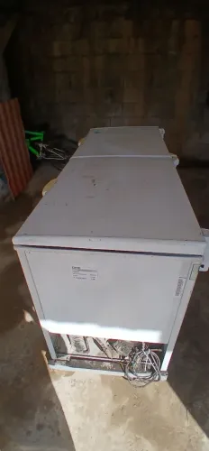 Vendo um frizer 220 metal frio valor 1500 troca 1700