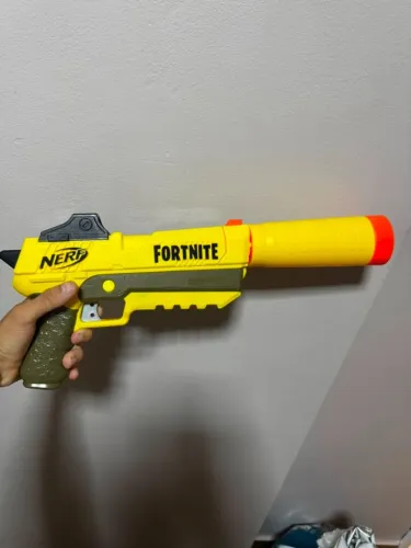 Nerf Fortnite SP-R (Sneaky Springer) - Lançador Amarelo com Silenciador