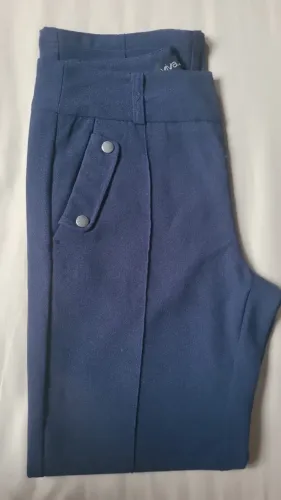 Calça azul feminina